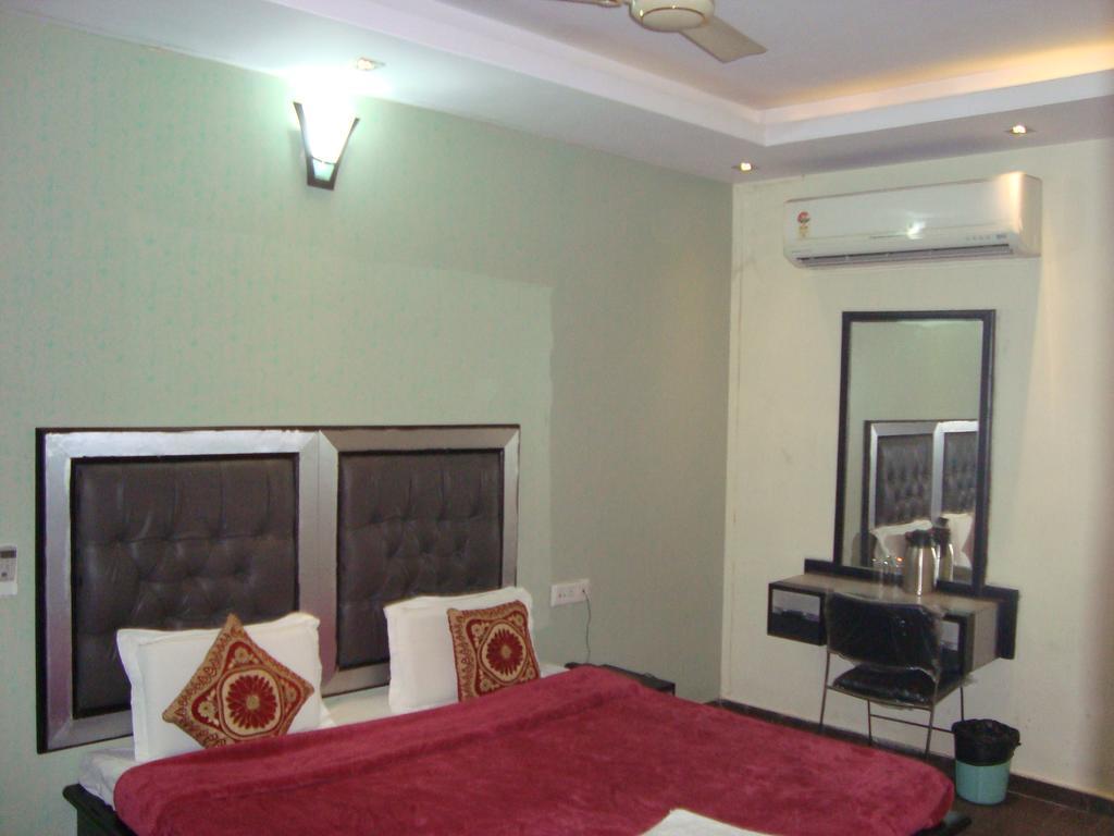 Hotel S P New Delhi Buitenkant foto