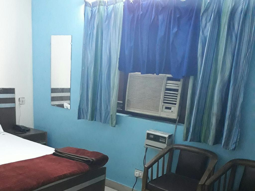 Hotel S P New Delhi Buitenkant foto