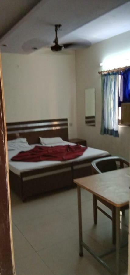 Hotel S P New Delhi Buitenkant foto